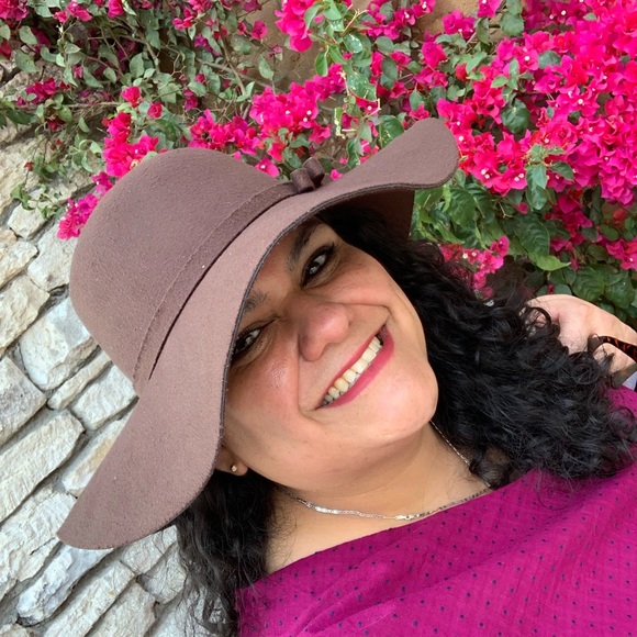 Meet your Posher, Maribel - Picture 1 of 2